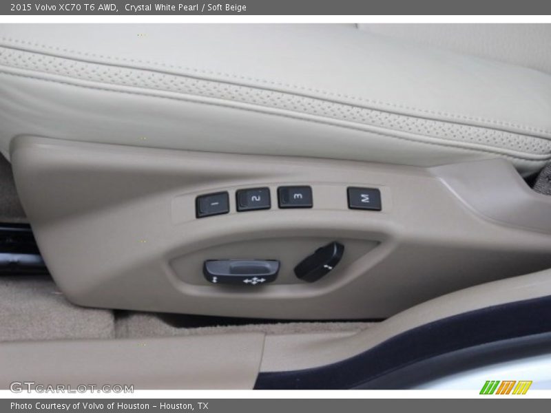 Controls of 2015 XC70 T6 AWD