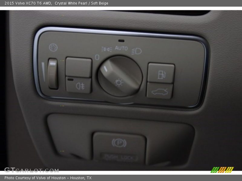 Controls of 2015 XC70 T6 AWD