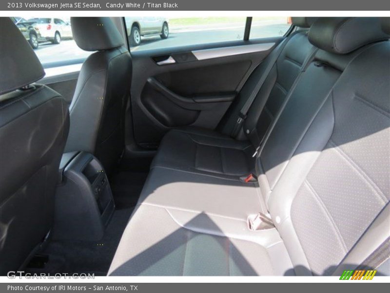 Candy White / Titan Black 2013 Volkswagen Jetta SE Sedan