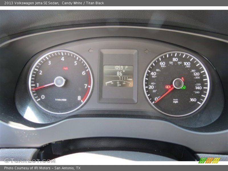 Candy White / Titan Black 2013 Volkswagen Jetta SE Sedan