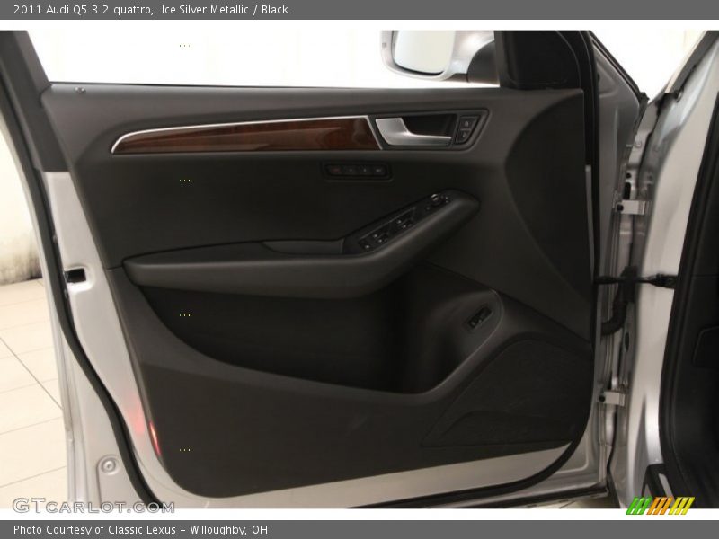 Ice Silver Metallic / Black 2011 Audi Q5 3.2 quattro