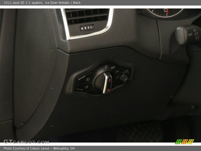 Ice Silver Metallic / Black 2011 Audi Q5 3.2 quattro