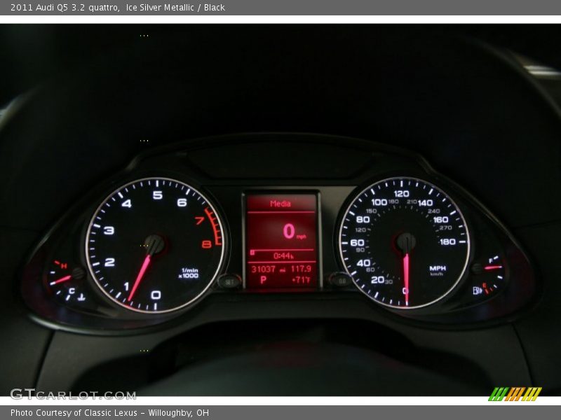 Ice Silver Metallic / Black 2011 Audi Q5 3.2 quattro