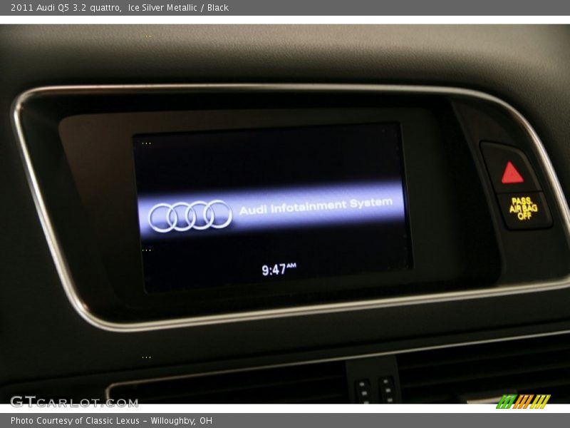 Ice Silver Metallic / Black 2011 Audi Q5 3.2 quattro