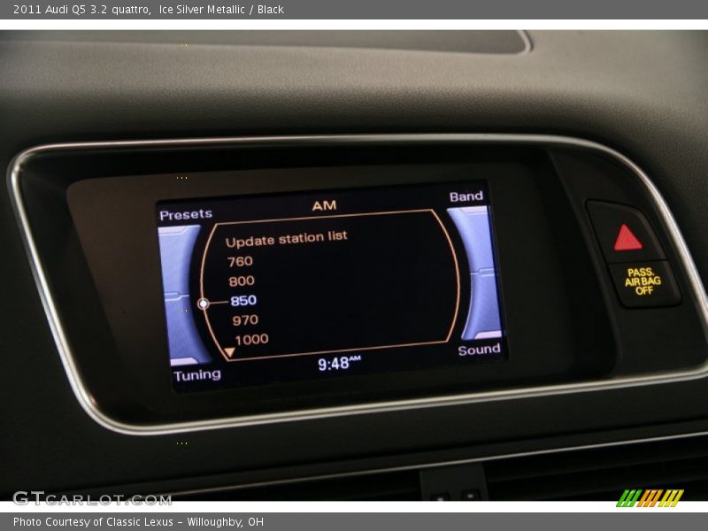 Ice Silver Metallic / Black 2011 Audi Q5 3.2 quattro