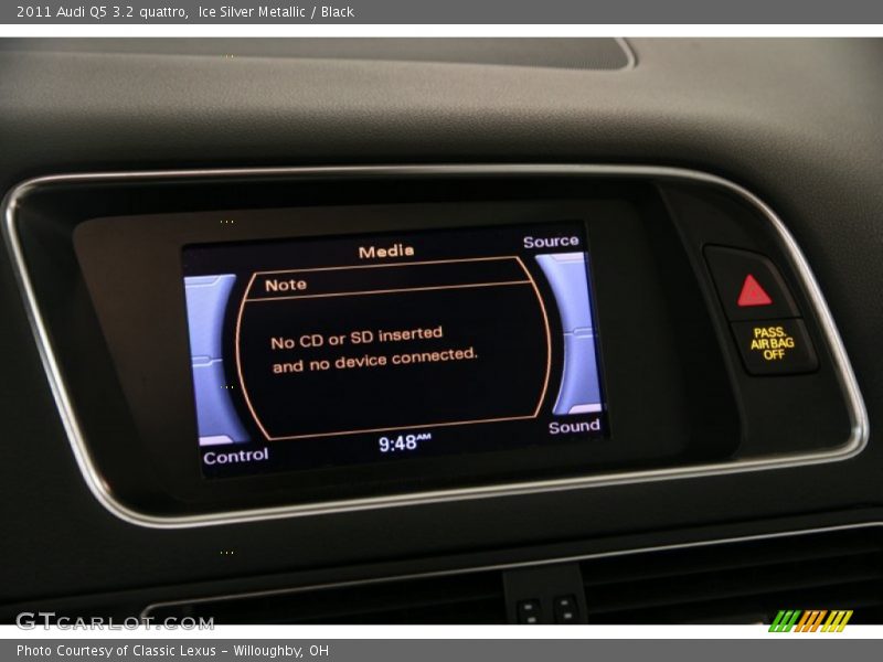 Ice Silver Metallic / Black 2011 Audi Q5 3.2 quattro