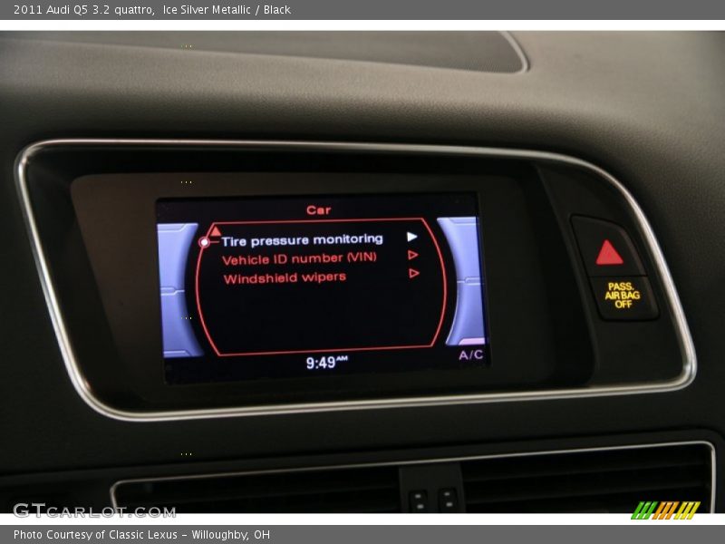 Ice Silver Metallic / Black 2011 Audi Q5 3.2 quattro