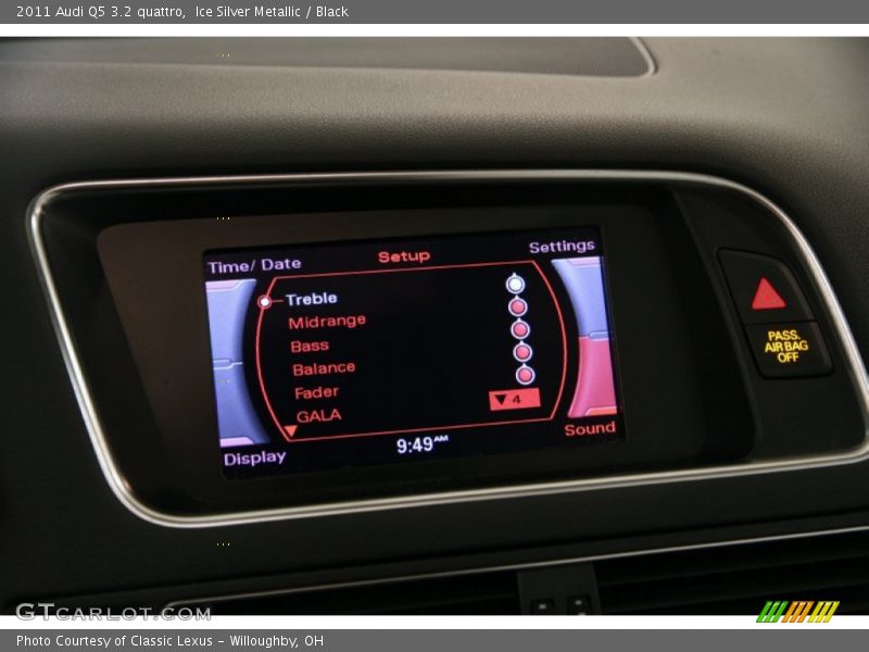 Ice Silver Metallic / Black 2011 Audi Q5 3.2 quattro