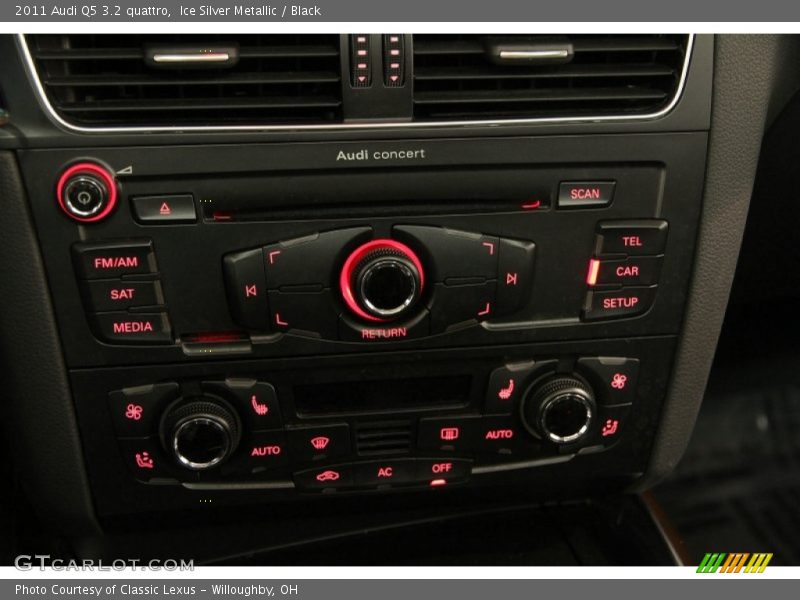 Ice Silver Metallic / Black 2011 Audi Q5 3.2 quattro