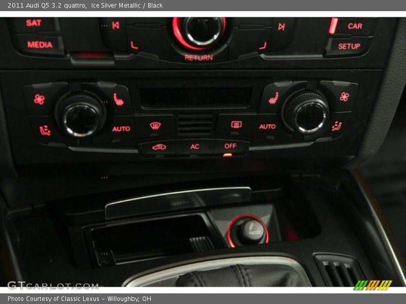 Ice Silver Metallic / Black 2011 Audi Q5 3.2 quattro