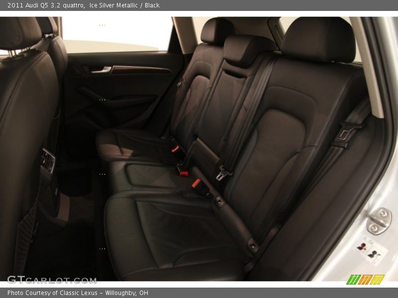 Ice Silver Metallic / Black 2011 Audi Q5 3.2 quattro