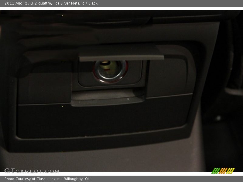 Ice Silver Metallic / Black 2011 Audi Q5 3.2 quattro