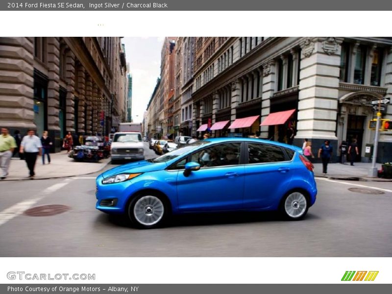 Ingot Silver / Charcoal Black 2014 Ford Fiesta SE Sedan