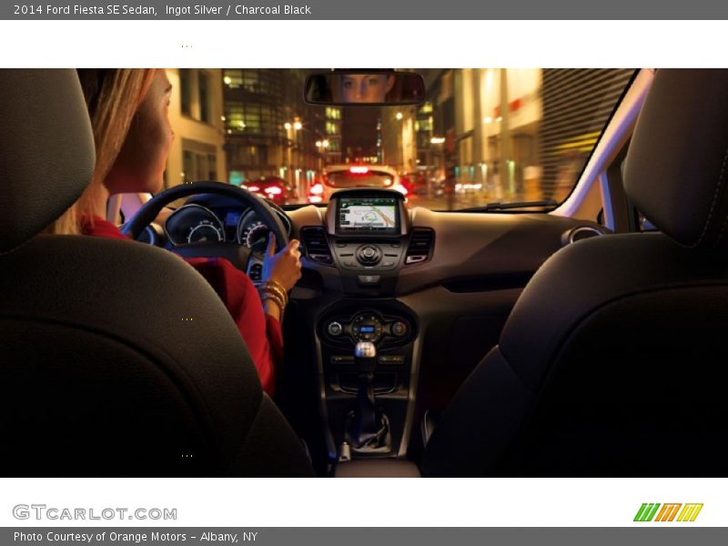 Ingot Silver / Charcoal Black 2014 Ford Fiesta SE Sedan