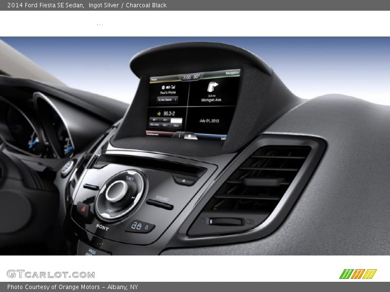 Ingot Silver / Charcoal Black 2014 Ford Fiesta SE Sedan