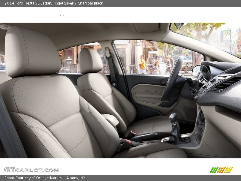 Ingot Silver / Charcoal Black 2014 Ford Fiesta SE Sedan