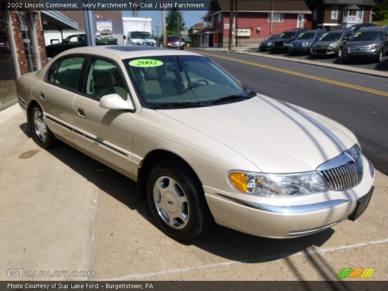 Ivory Parchment Tri-Coat / Light Parchment 2002 Lincoln Continental