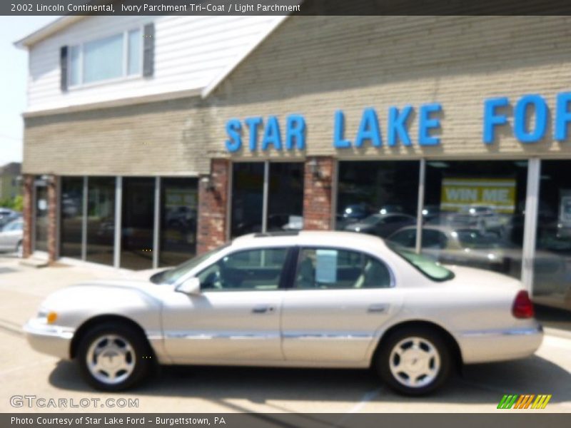 Ivory Parchment Tri-Coat / Light Parchment 2002 Lincoln Continental