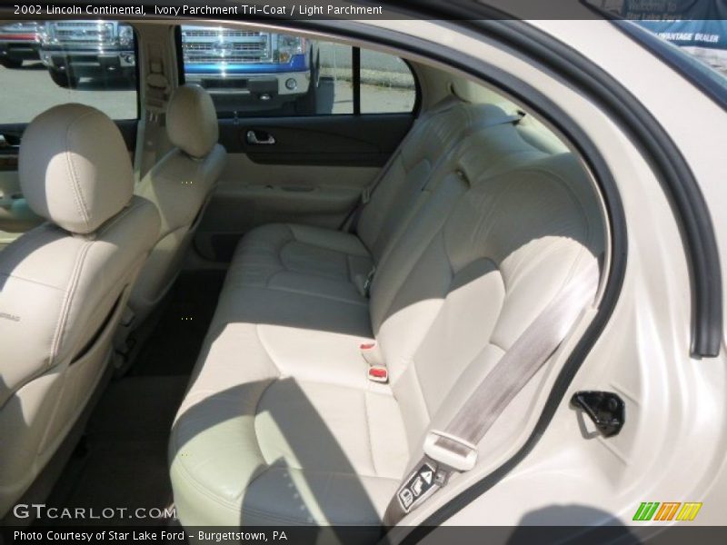 Ivory Parchment Tri-Coat / Light Parchment 2002 Lincoln Continental