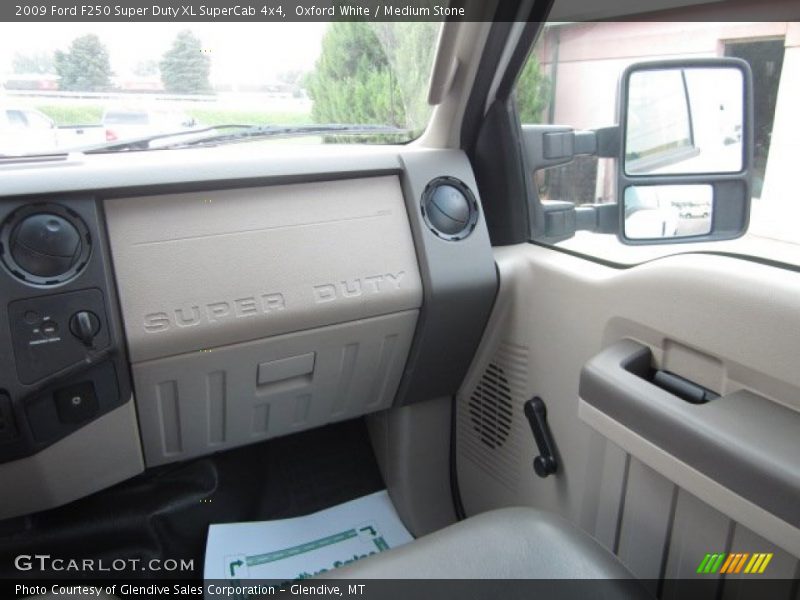 Oxford White / Medium Stone 2009 Ford F250 Super Duty XL SuperCab 4x4