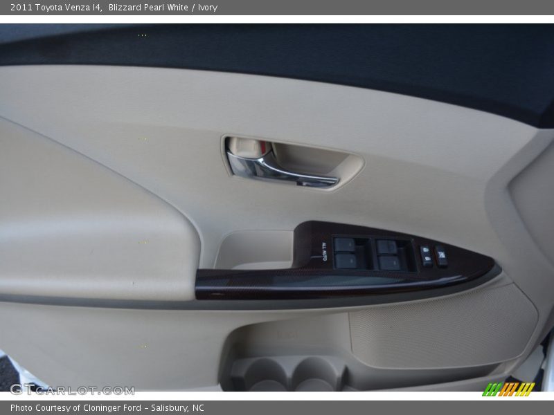 Blizzard Pearl White / Ivory 2011 Toyota Venza I4