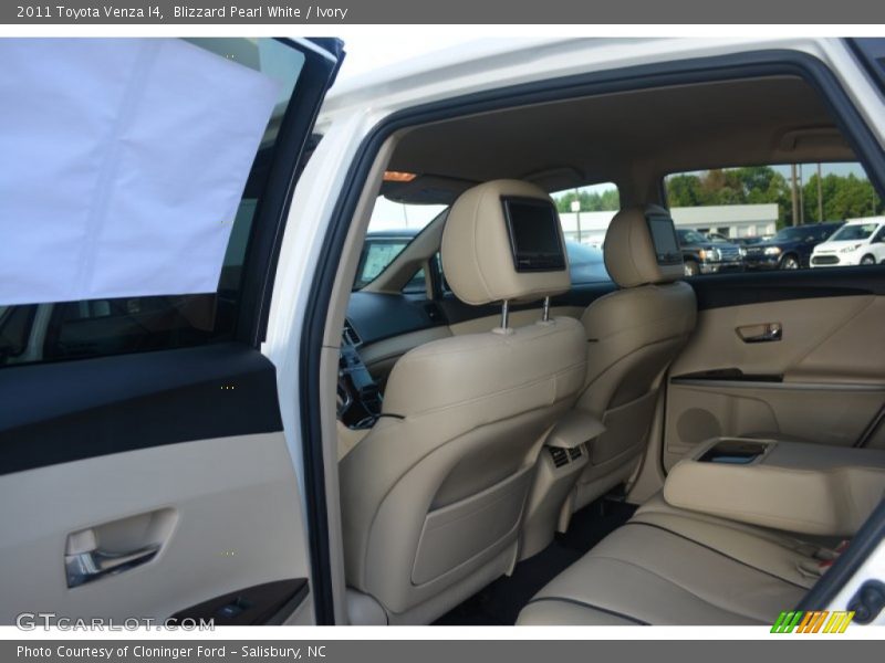 Blizzard Pearl White / Ivory 2011 Toyota Venza I4
