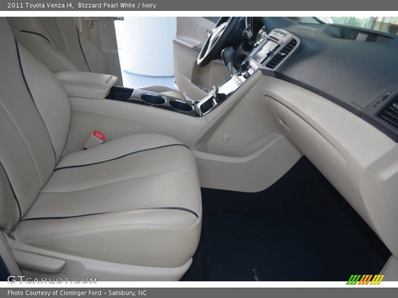Blizzard Pearl White / Ivory 2011 Toyota Venza I4