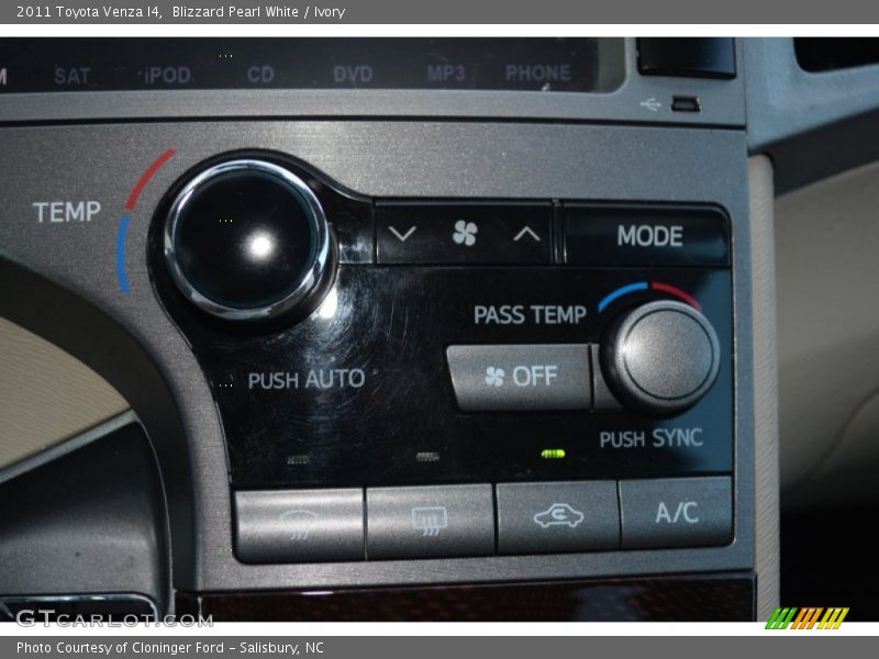 Blizzard Pearl White / Ivory 2011 Toyota Venza I4