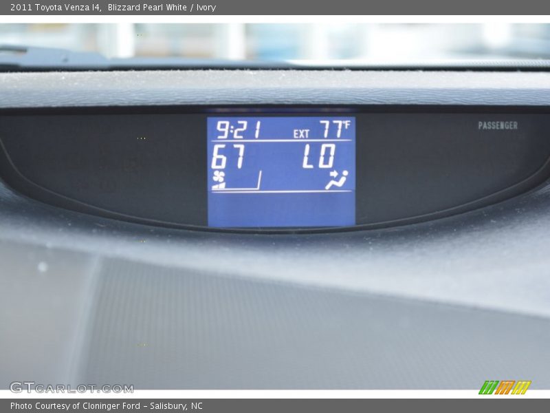 Blizzard Pearl White / Ivory 2011 Toyota Venza I4