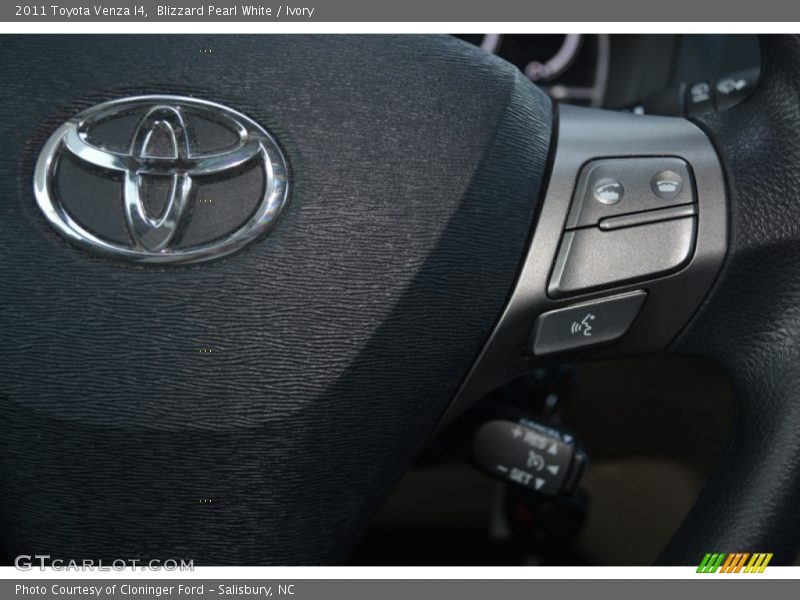 Blizzard Pearl White / Ivory 2011 Toyota Venza I4