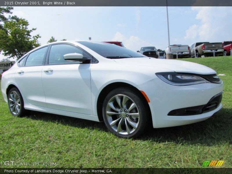Bright White / Black 2015 Chrysler 200 S