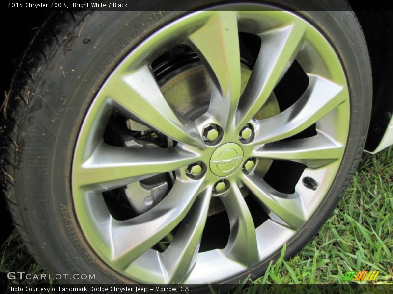 Bright White / Black 2015 Chrysler 200 S