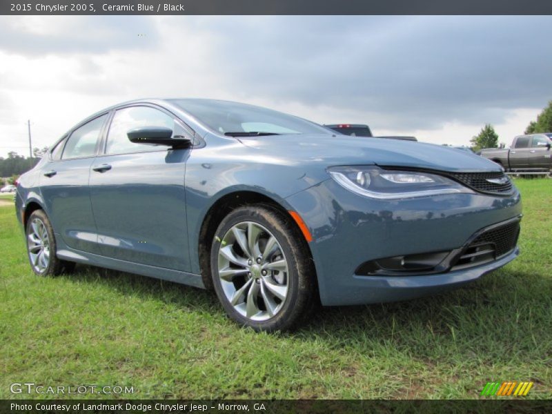 Front 3/4 View of 2015 200 S