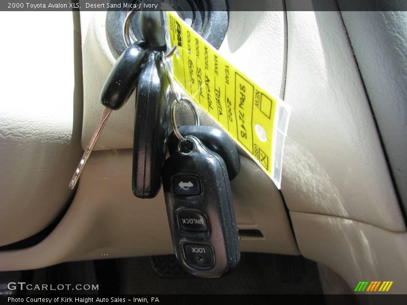 Desert Sand Mica / Ivory 2000 Toyota Avalon XLS