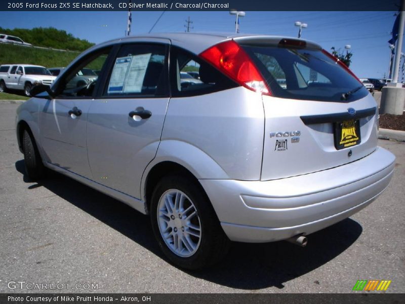 CD Silver Metallic / Charcoal/Charcoal 2005 Ford Focus ZX5 SE Hatchback