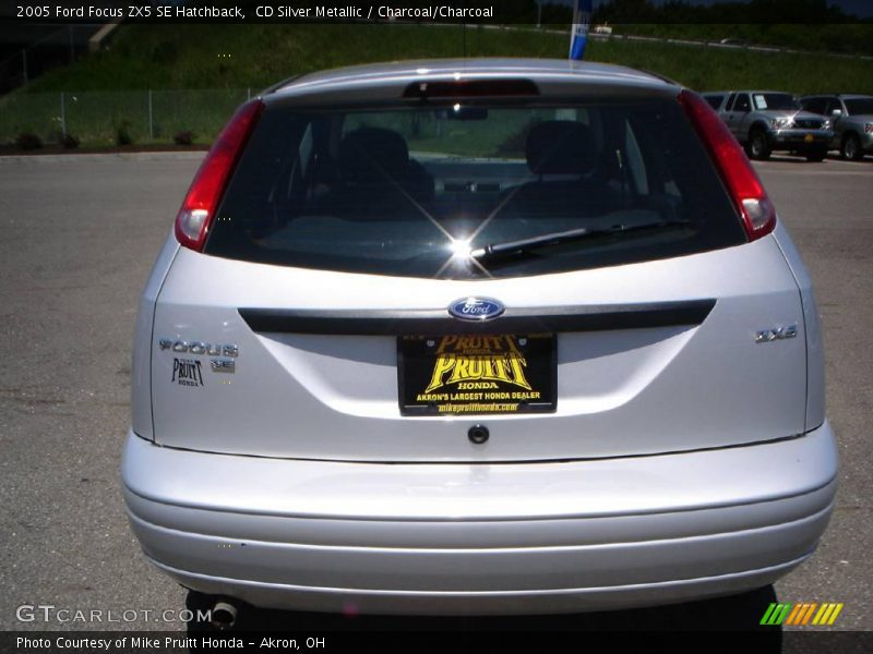 CD Silver Metallic / Charcoal/Charcoal 2005 Ford Focus ZX5 SE Hatchback