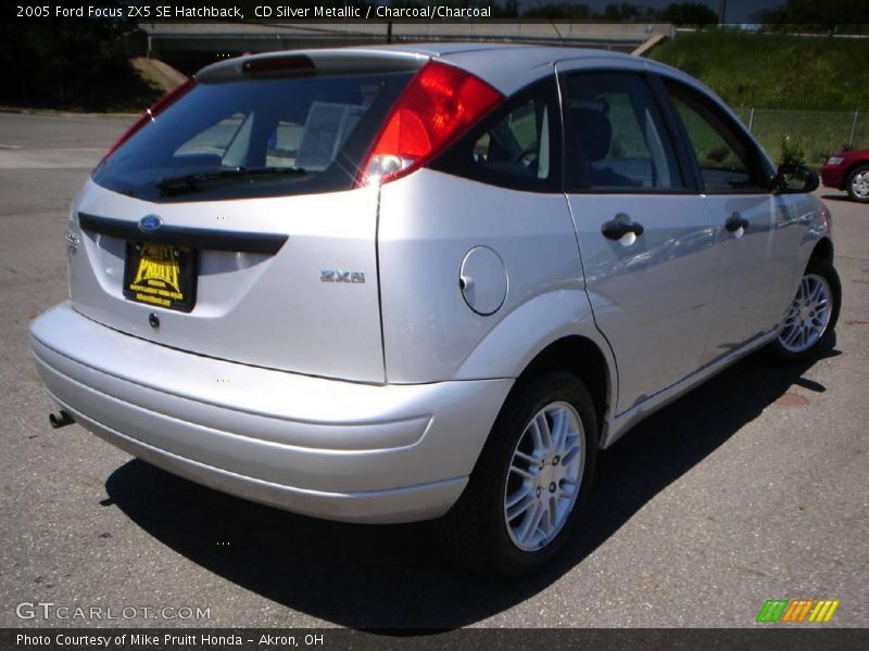 CD Silver Metallic / Charcoal/Charcoal 2005 Ford Focus ZX5 SE Hatchback