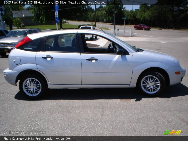 CD Silver Metallic / Charcoal/Charcoal 2005 Ford Focus ZX5 SE Hatchback