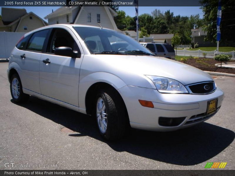 CD Silver Metallic / Charcoal/Charcoal 2005 Ford Focus ZX5 SE Hatchback