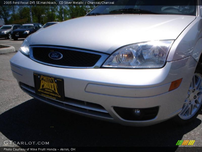 CD Silver Metallic / Charcoal/Charcoal 2005 Ford Focus ZX5 SE Hatchback