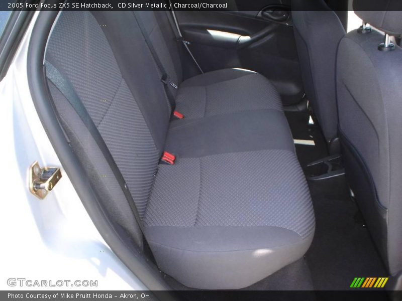 CD Silver Metallic / Charcoal/Charcoal 2005 Ford Focus ZX5 SE Hatchback