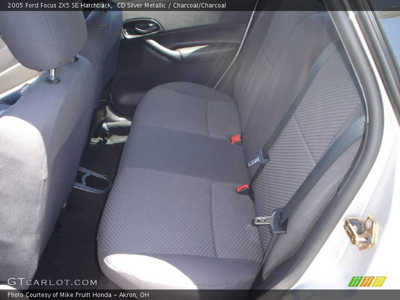 CD Silver Metallic / Charcoal/Charcoal 2005 Ford Focus ZX5 SE Hatchback