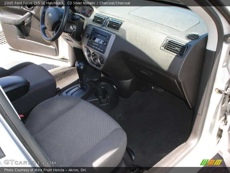 CD Silver Metallic / Charcoal/Charcoal 2005 Ford Focus ZX5 SE Hatchback