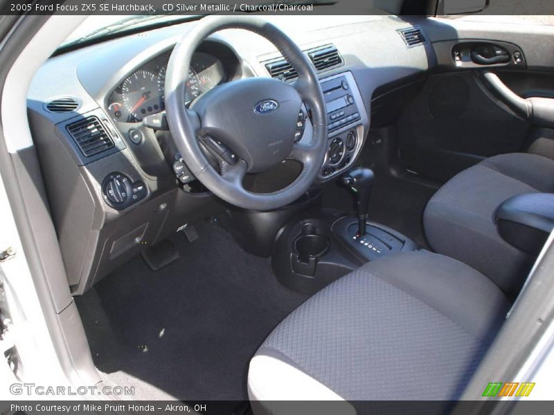 CD Silver Metallic / Charcoal/Charcoal 2005 Ford Focus ZX5 SE Hatchback