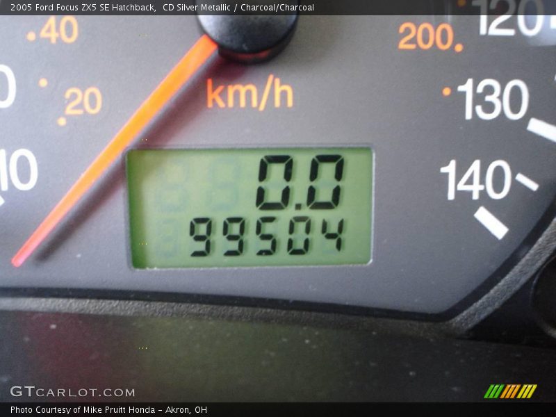 CD Silver Metallic / Charcoal/Charcoal 2005 Ford Focus ZX5 SE Hatchback
