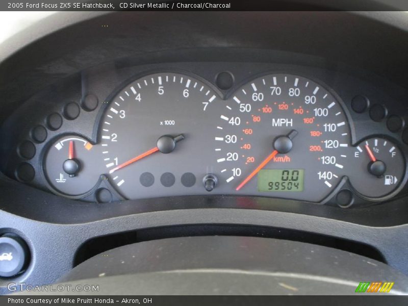 CD Silver Metallic / Charcoal/Charcoal 2005 Ford Focus ZX5 SE Hatchback