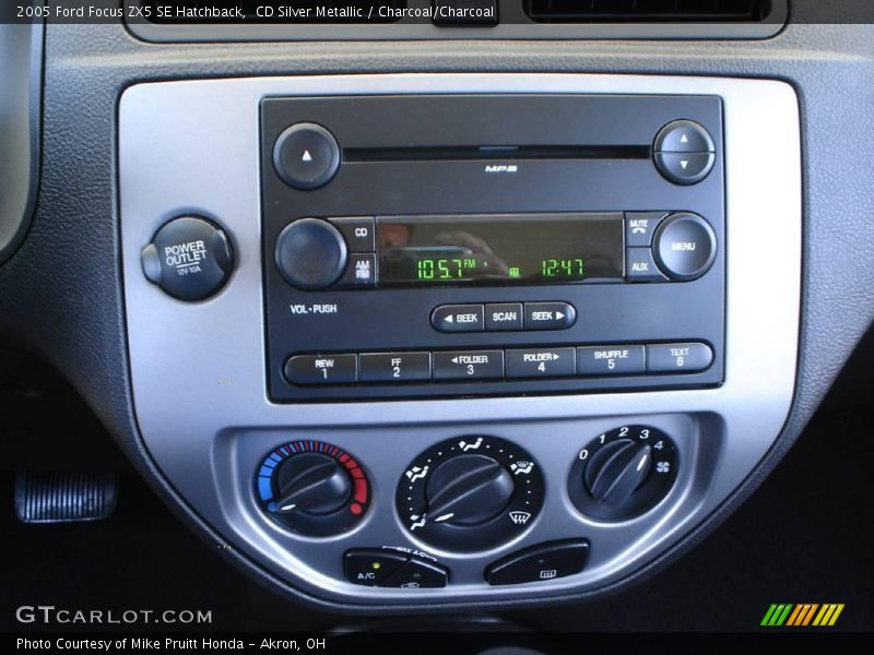 CD Silver Metallic / Charcoal/Charcoal 2005 Ford Focus ZX5 SE Hatchback
