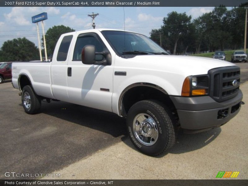 Front 3/4 View of 2007 F250 Super Duty XL SuperCab 4x4