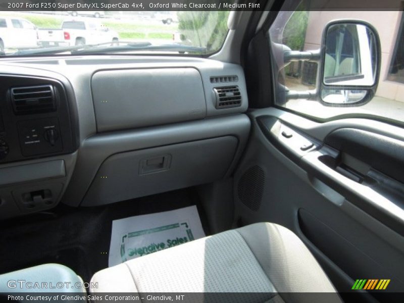 Oxford White Clearcoat / Medium Flint 2007 Ford F250 Super Duty XL SuperCab 4x4