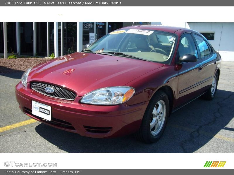 Merlot Pearl Clearcoat / Medium/Dark Pebble 2005 Ford Taurus SE